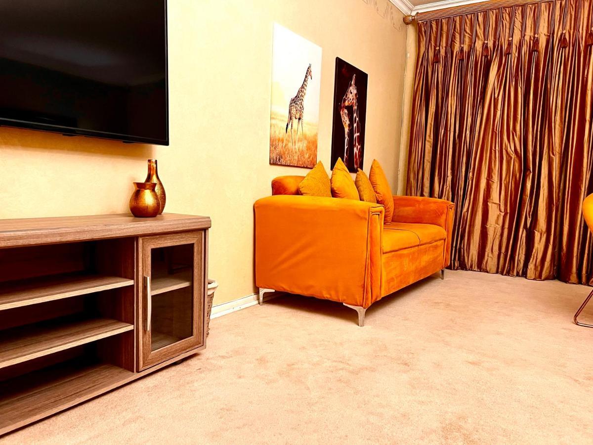 27A On Angus Hotel Йоханесбург Екстериор снимка