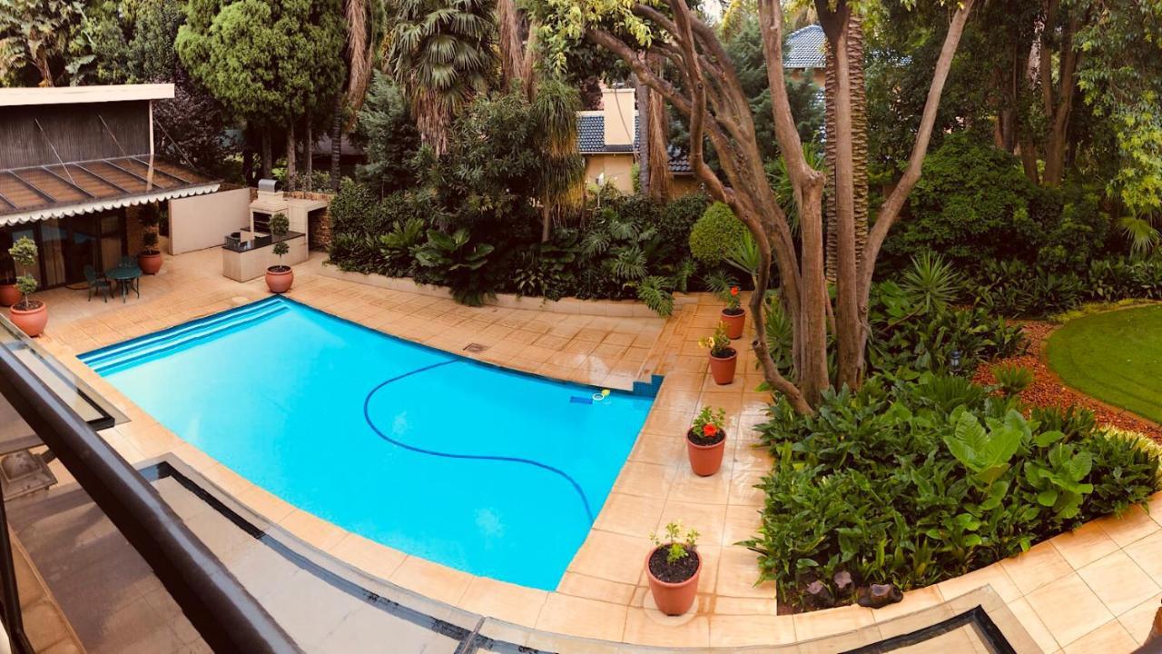 27A On Angus Hotel Йоханесбург Екстериор снимка