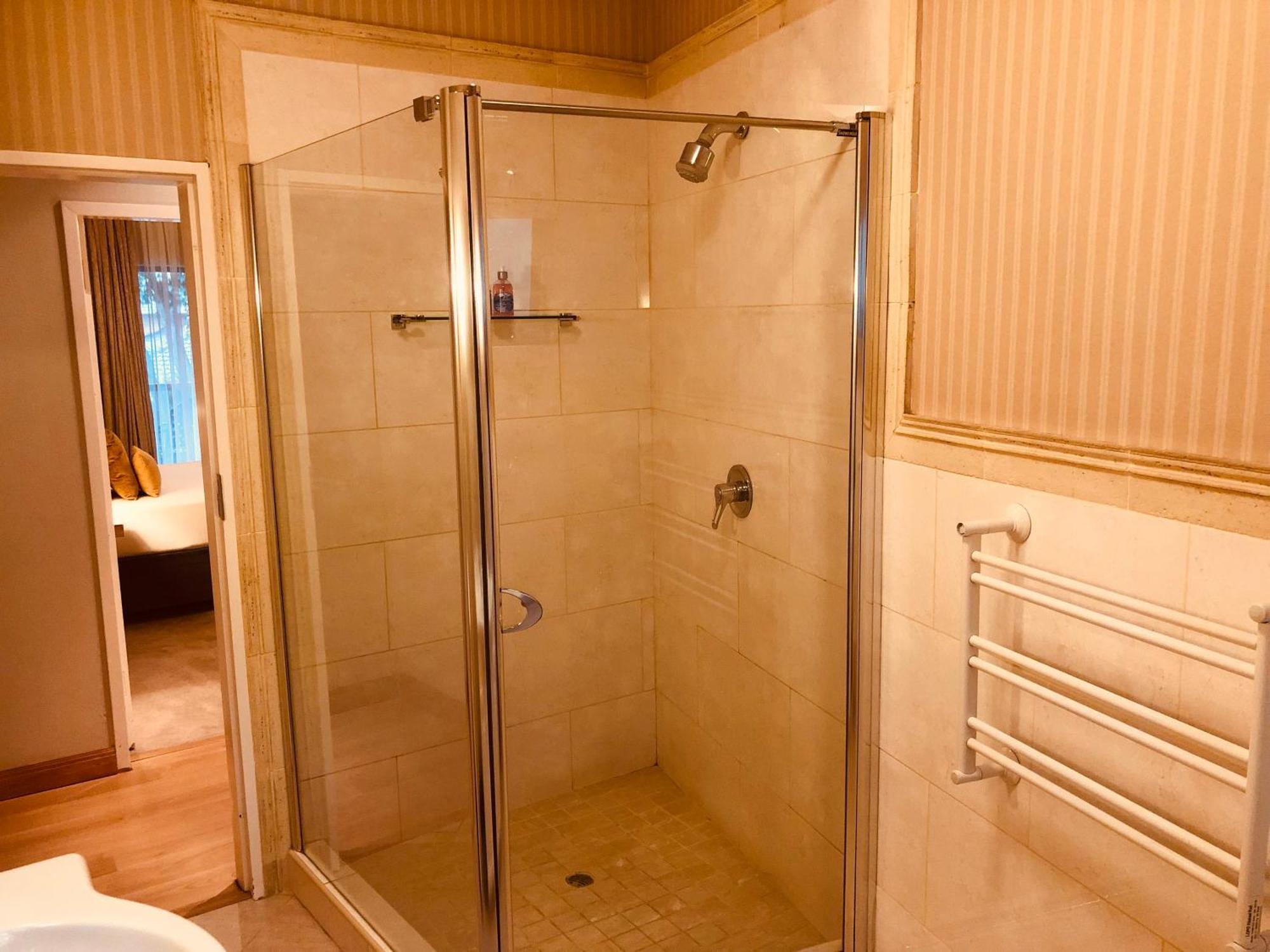 27A On Angus Hotel Йоханесбург Екстериор снимка
