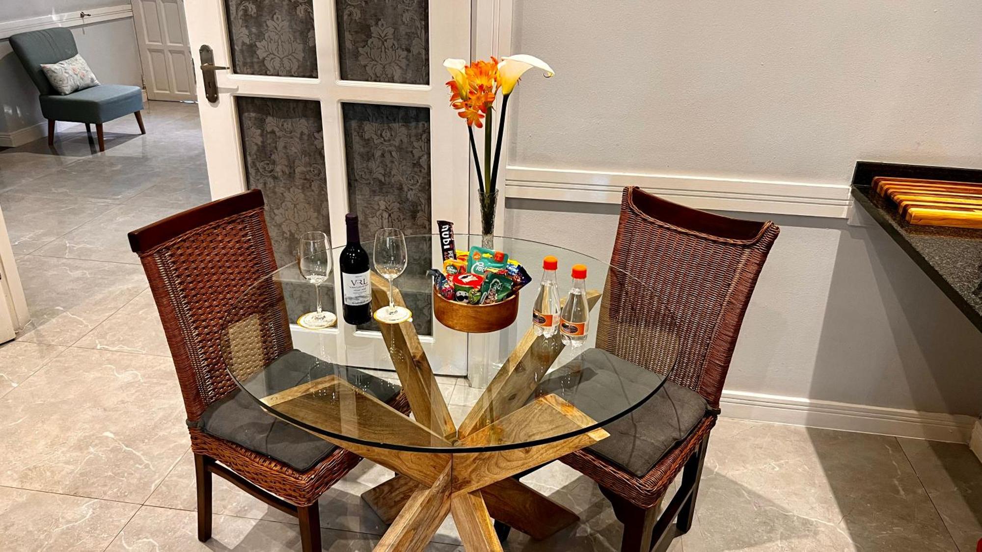 27A On Angus Hotel Йоханесбург Екстериор снимка